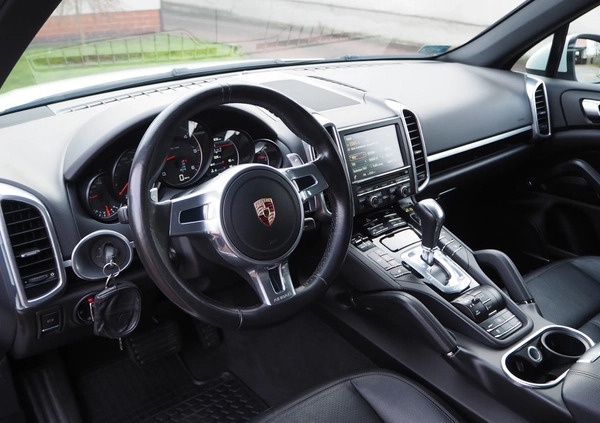 Porsche Cayenne cena 119000 przebieg: 205000, rok produkcji 2014 z Poręba małe 562